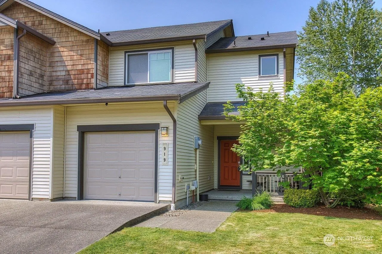 919 42nd Court NE photo 1