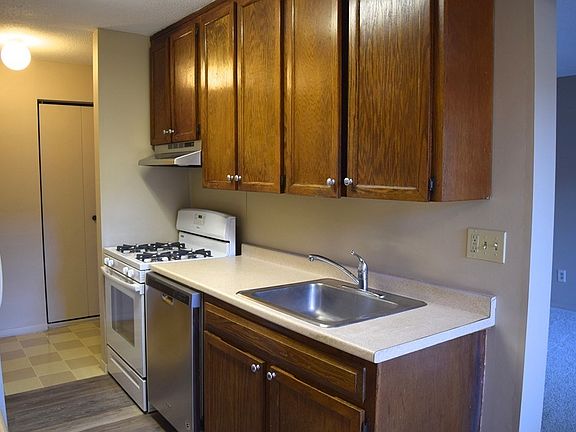 5th image of 42 Shrewsbury Green Dr Unit B