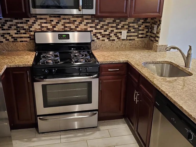 1118 Penn St NE #4 — Photo 3