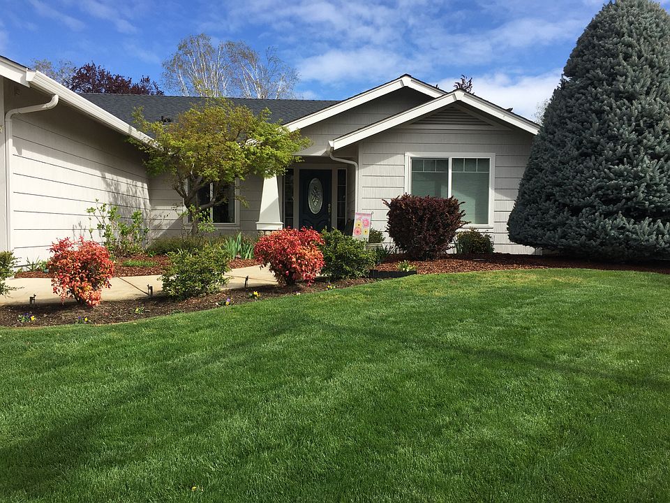 1st image of 215 Phoenix Hills Dr