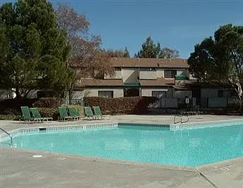 2 bed, 956 sqft, $1,550 — Photo 2