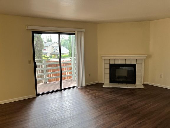 5th image of 3384 La Canada Dr #4