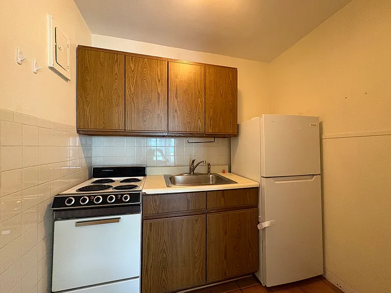 525 Beacon St #5 — Photo 5