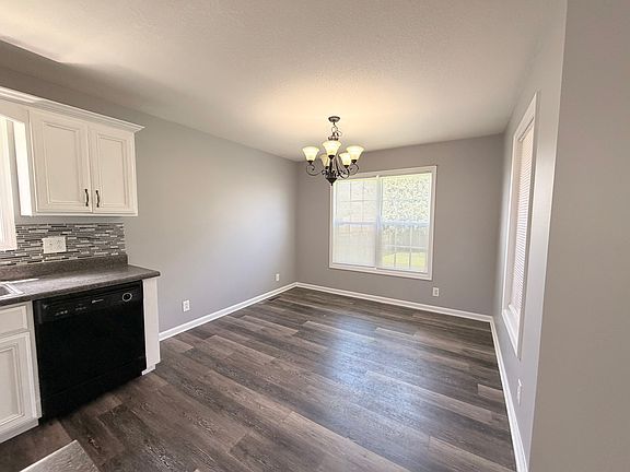 4th image of 3438 Foxrun Ln