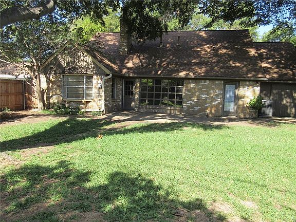 3rd image of 820 Glenview Dr
