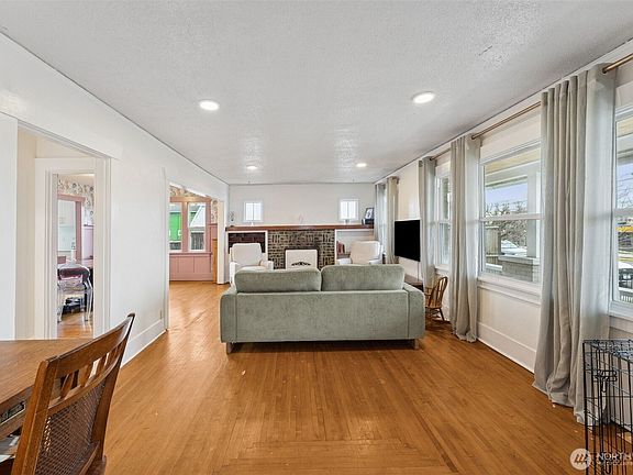 2nd image of 413 2nd Street NE