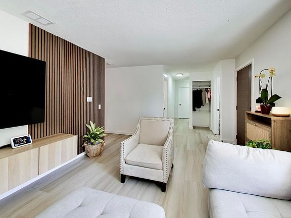 4th image of 5308 Cinema Dr E
