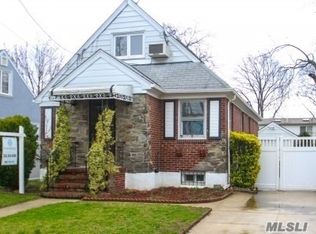 16 Jasper St, Valley Stream, NY 11580