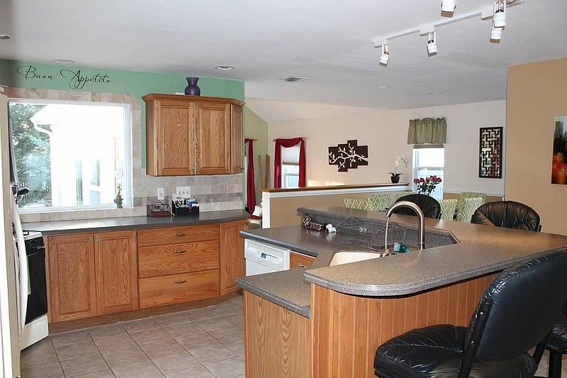 Kitchen : Centrally located in the heart of the house