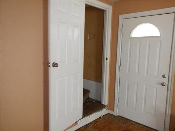 3rd image of 5312 Myrtle Ave