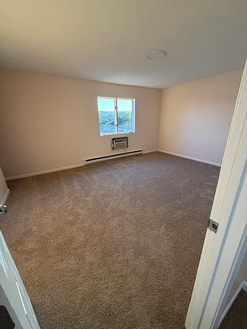 2 bed, 1280 sqft, $1,700 — Photo 4
