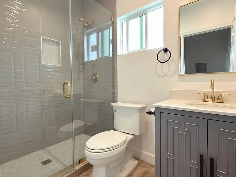 1344 Thompson Ave #A — Photo 8