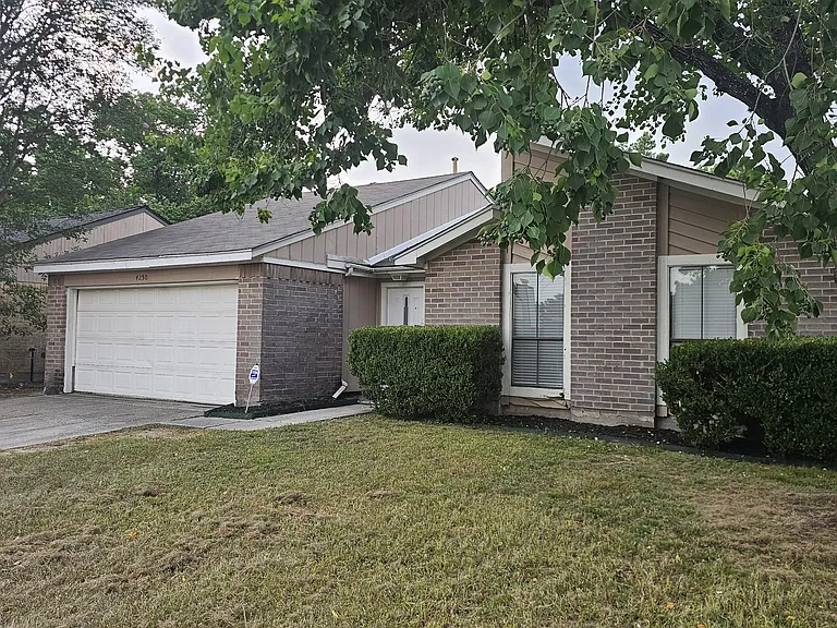 4250 Southchase Ln — Photo 3