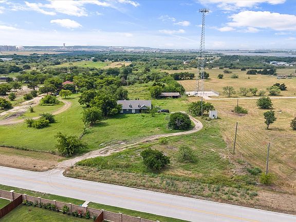 3rd image of 3704 Old Fort Worth Rd