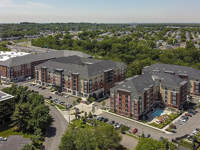 Amara at Metropark — Photo 68