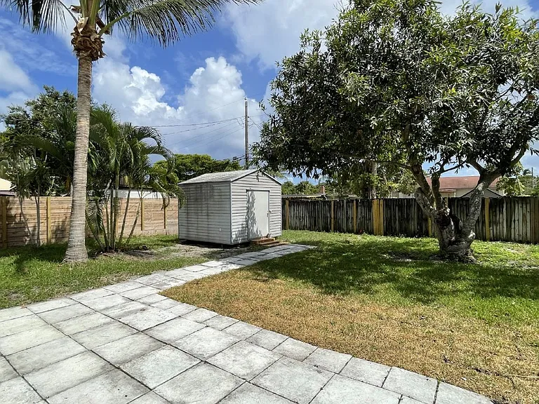 116 E Central Blvd — Photo 17