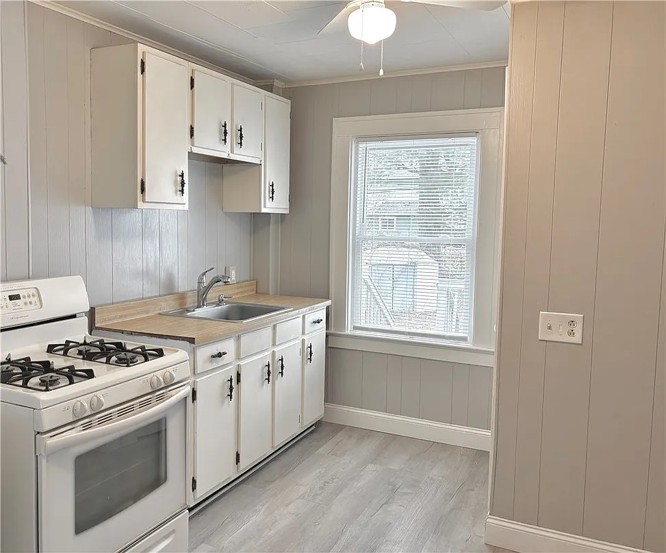 3 bed, 1.0 bath, 2216 sqft, $1,500 — Photo 4