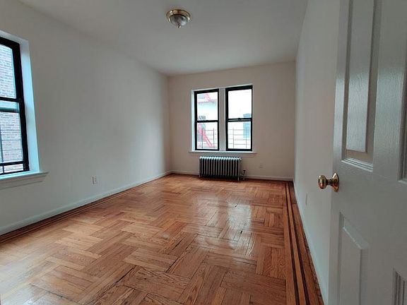 4th image of 975 Sherman Ave #5