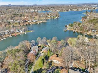 320 Fingerlake Rd, Penhook, VA 24137