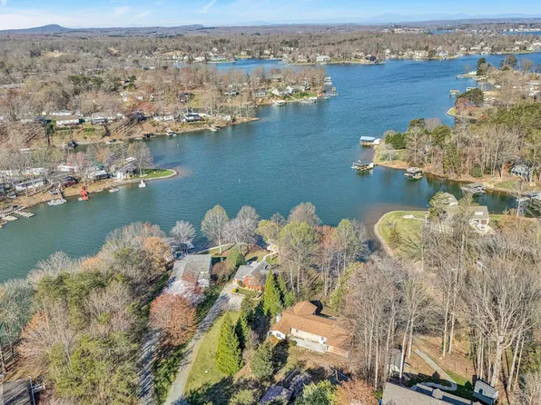 320 Fingerlake Rd, Penhook, VA 24137