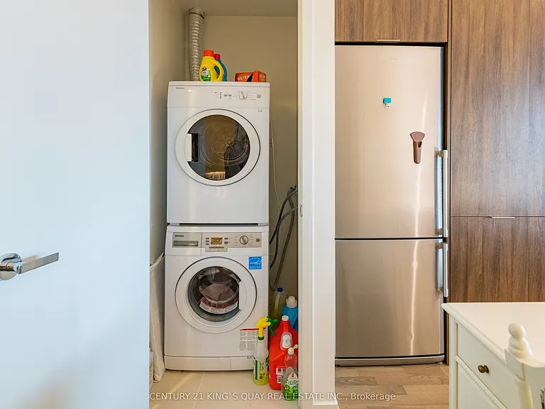 1 Bloor St E #1708 — Photo 8