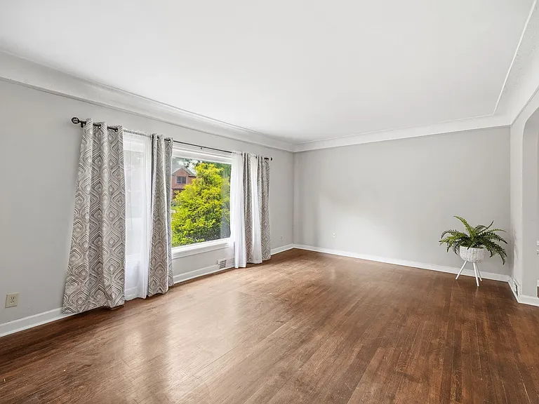 3889 Grenville Rd — Photo 3