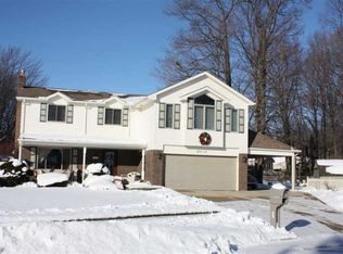 33113 Silverleaf Ct, Chesterfield, MI 48047