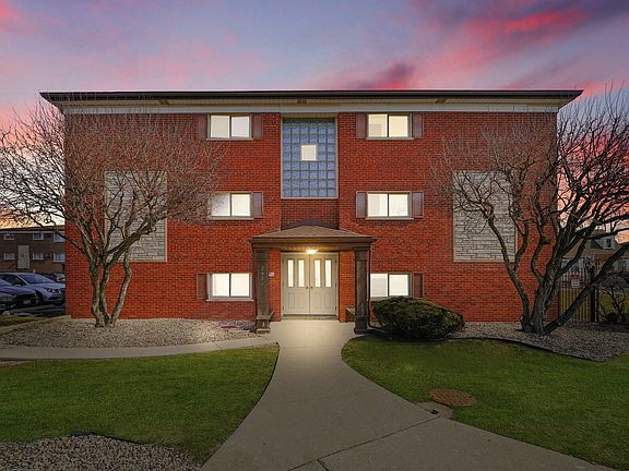2nd image of 2521 Thatcher Ave APT 3H