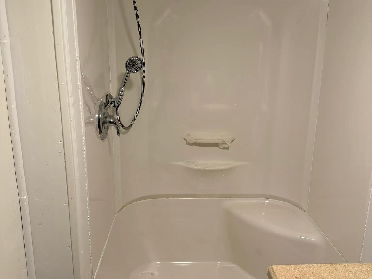 3 bed, 1600 sqft, $1,950 — Photo 4