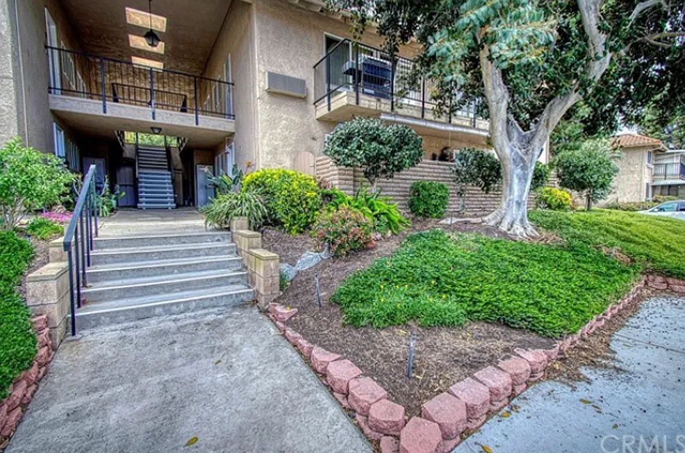 2 bed, 1079 sqft, $1,499 — Photo 2