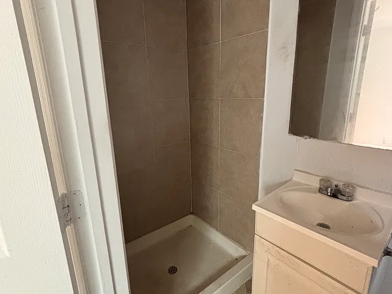M15 bathroom