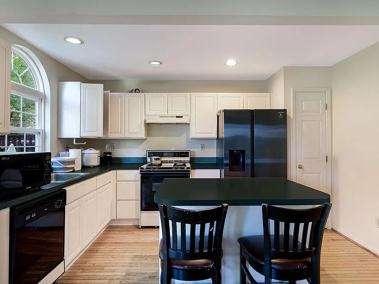 137 Weybridge Dr — Photo 15