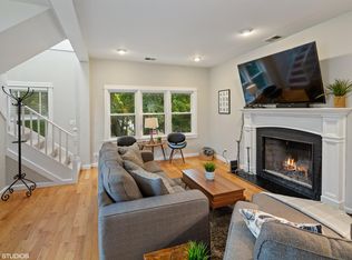 1301 W Nelson St #2, Chicago, IL 60657