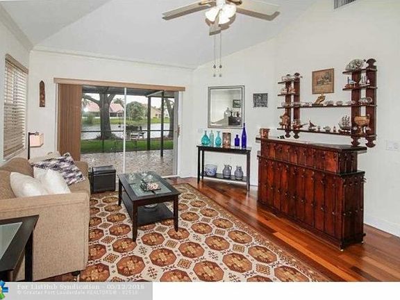 3rd image of 2929 Oak Park Cir