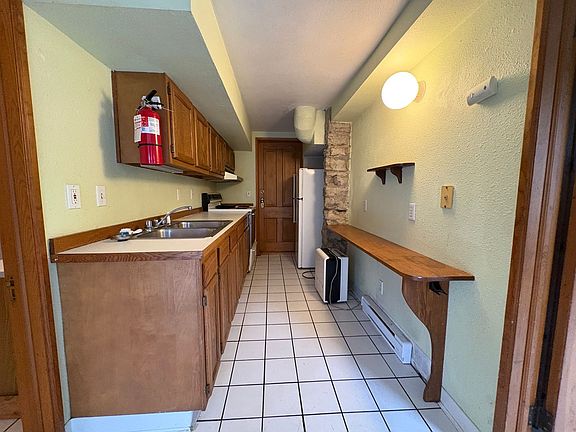 4th image of 908 E Washington St #2