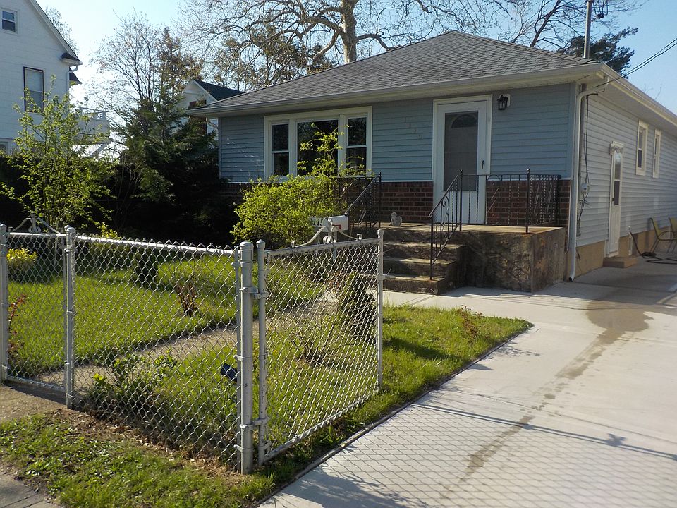 1st image of 1115 Lloyd St