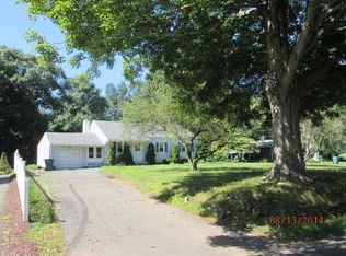 956 W Woods Rd, Hamden, CT 06518