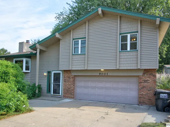 9001 Mulberry Ct, La Vista, NE 68128