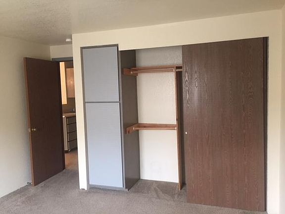 4th image of 4338 8th Ave NE APT 25
