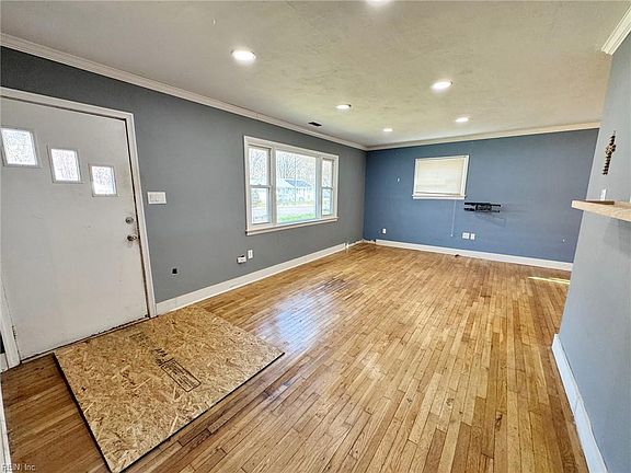 2nd image of 202 Woodhaven Rd