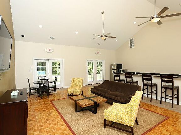 5th image of 100 Yeardley Dr