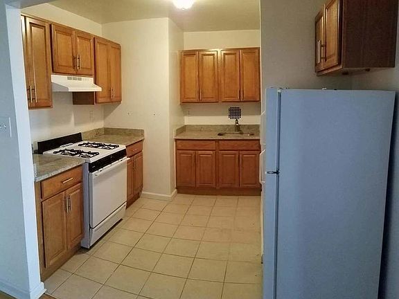 2nd image of 465 E 7th St APT 7a