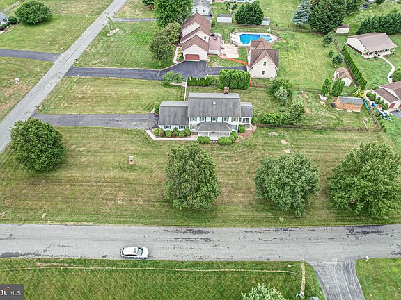 5th image of 409 Hope Dr
