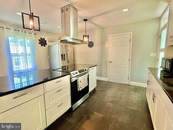 3rd image of 5502 Belva Pl