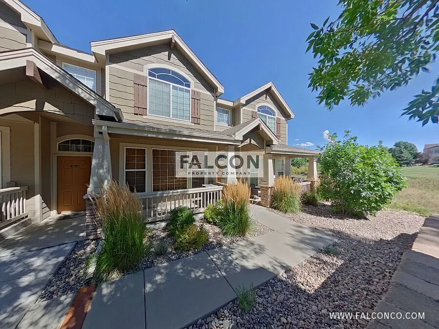 Beautiful Townhome In Norwood! — Photo 1