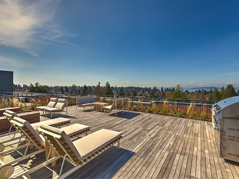 Luna West Seattle — Photo 13