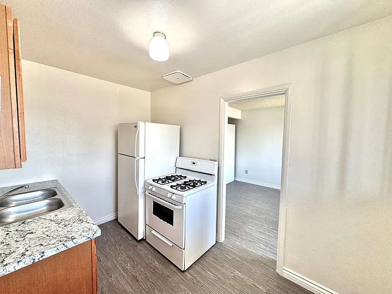 7821 Linda Vista Road — Photo 3
