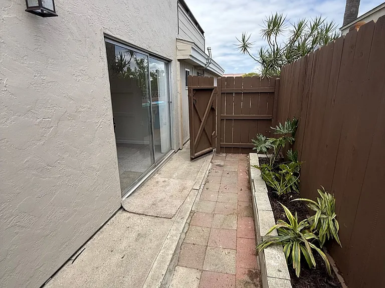 Rosa Linda St — Photo 16