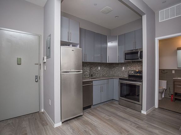 5th image of 283 Jefferson Ave #1