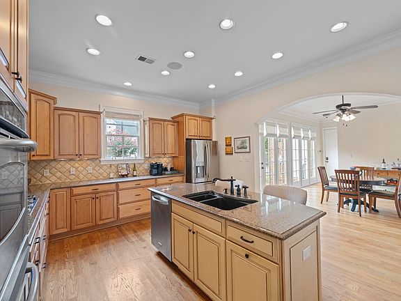 4th image of 4561 W Woodlawn Cir